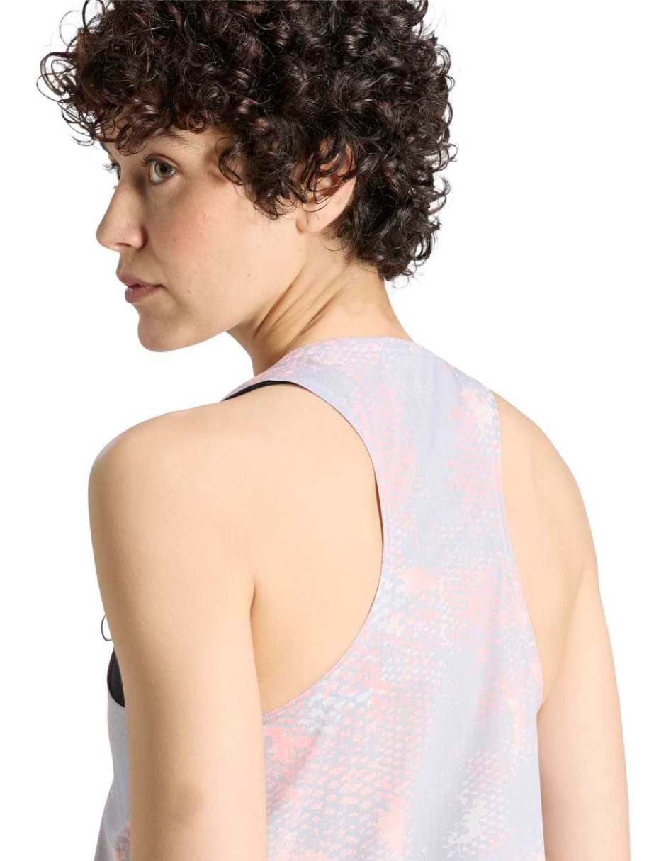 Playera deportiva para correr de mujer 6